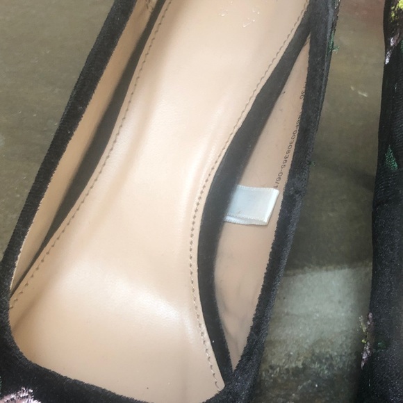 Floral Embroidered Black Pumps - Picture 8 of 13